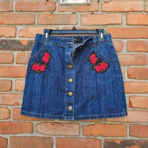 Forever 21 Contemporary Rose Appliqué Denim Mini Skirt – Size Small 🌹